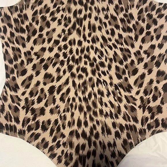 NWOT Banana Republic Leopard Print Bodysuit - Picture 2 of 5